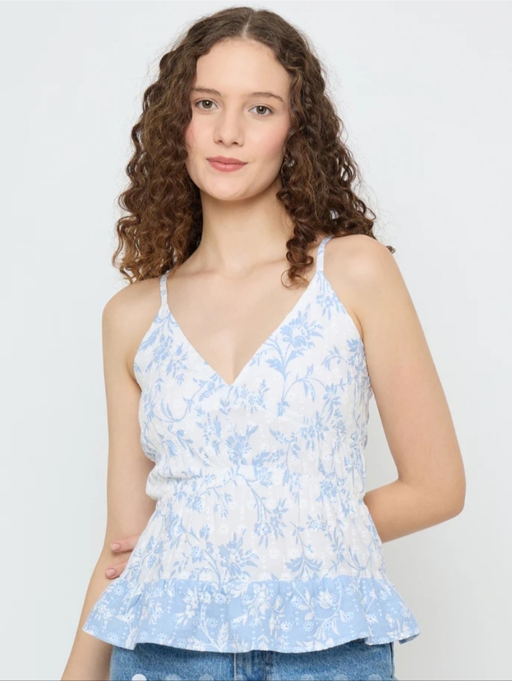 BNWT, Sim & Sam Blue Floral V-Neck Top, linen blend.